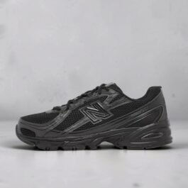 New Balance 740 Black-Black