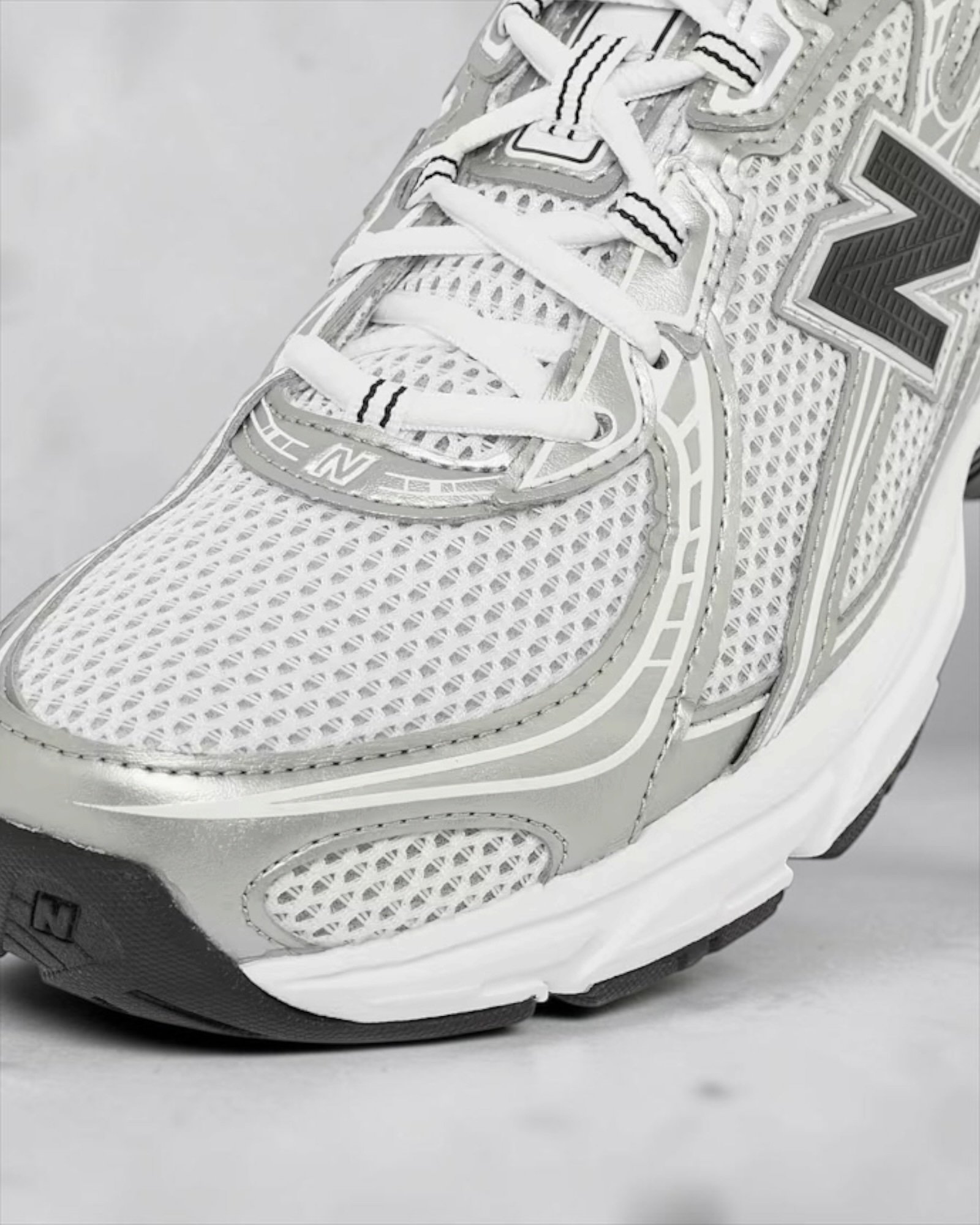 New Balance 740 White-Black – Image 3