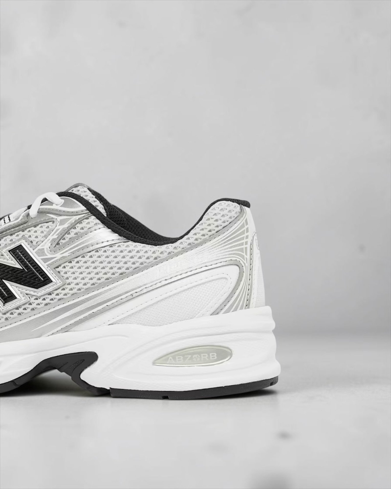 New Balance 740 White-Black – Image 5